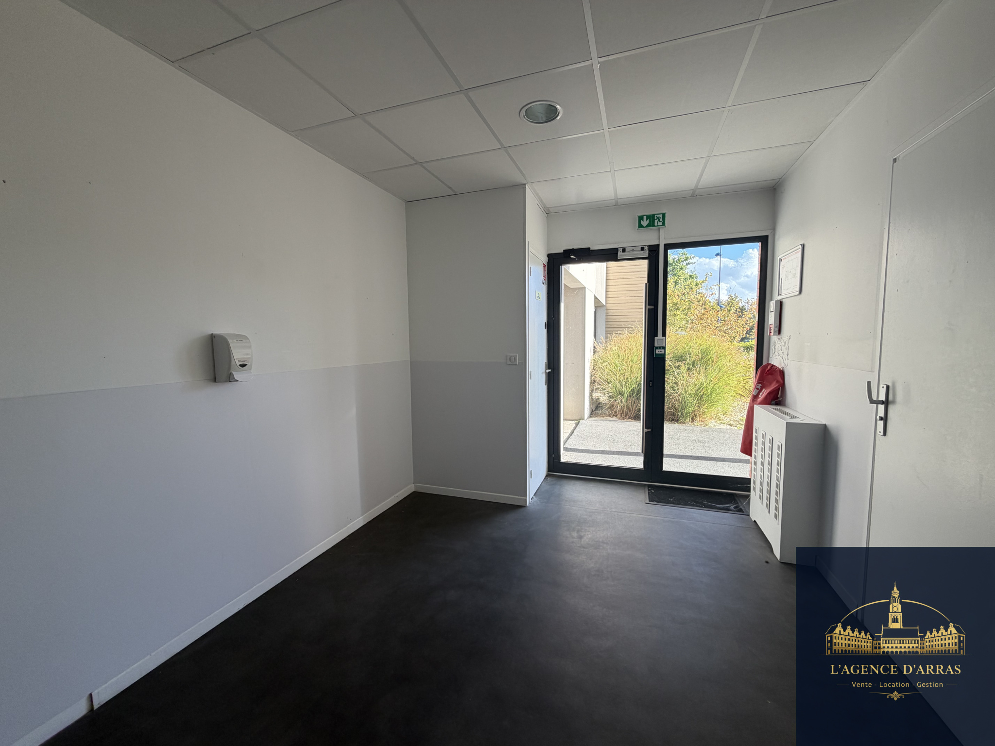 Local commercial à louer à Rouvroy, 180 m² – photo 2 sur 9