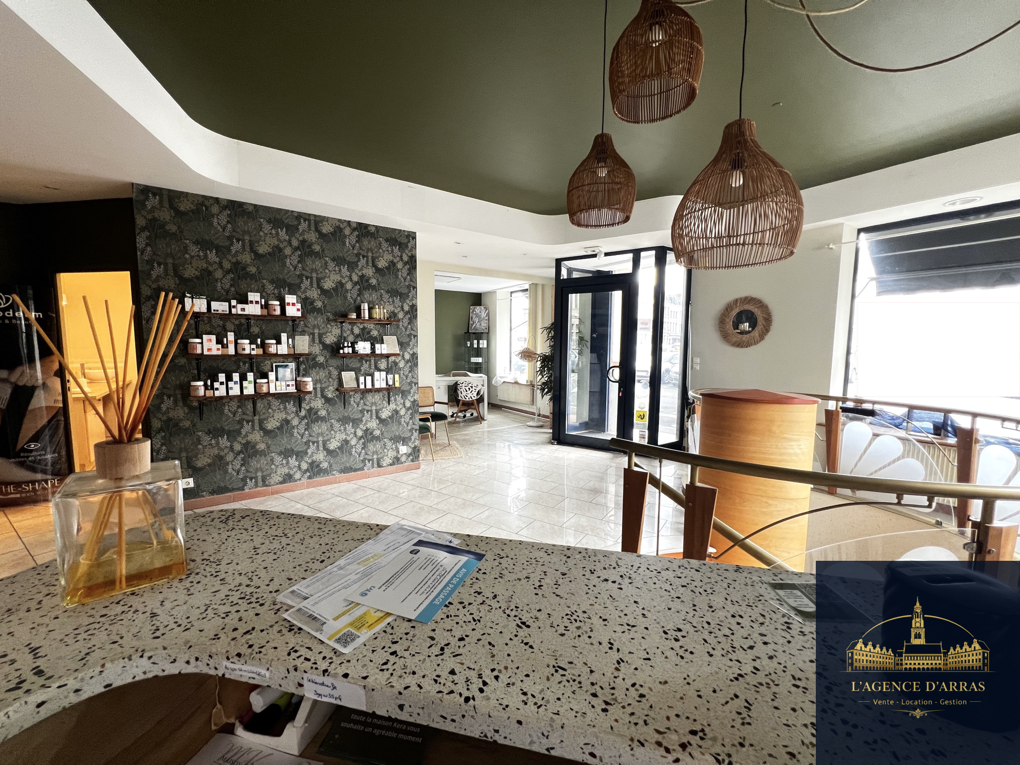 Local commercial à louer à Arras, 220 m² – photo 1 sur 9