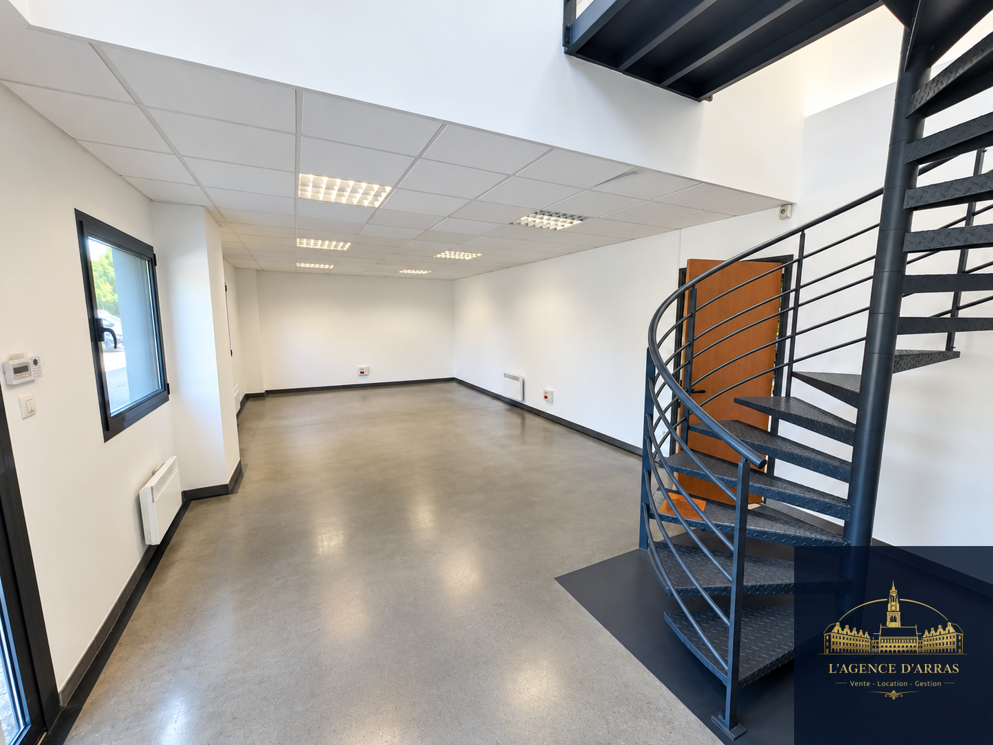 Entrepôt à louer à Rouvroy, 350 m² – photo 3 sur 3